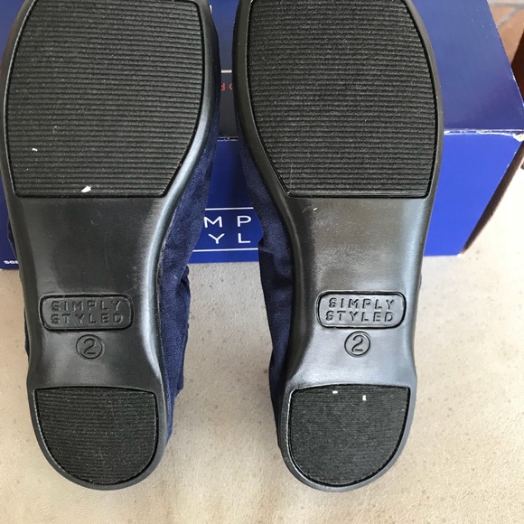 Simply Styled -NWOT Girls Size 2 Medium NavyShoes. - Picture 2 of 5